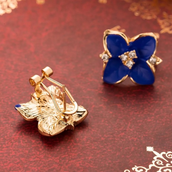 NEW ππΊ Crystal Royal Blue Flower Stud Earrings - Picture 5 of 5